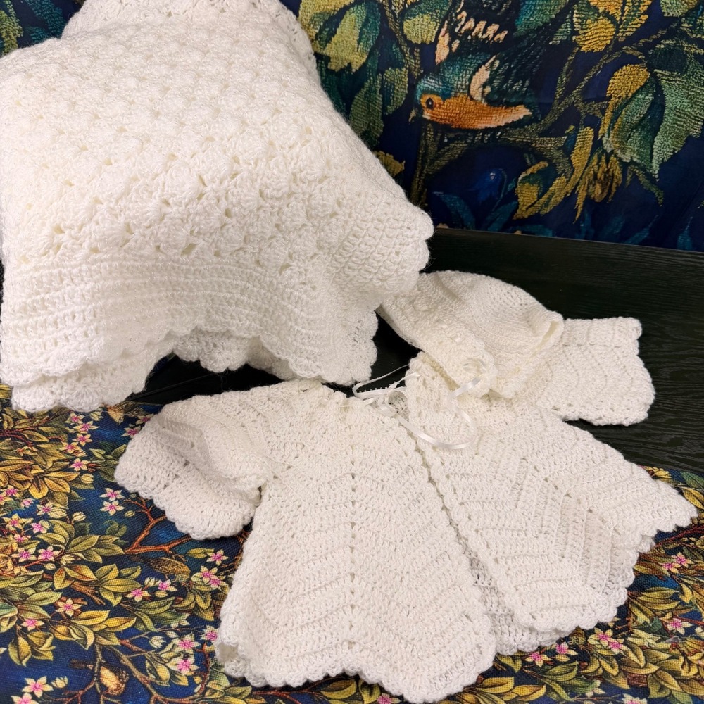 Handmade‎ Crochet Baby Set White Cardigan Bonnet Scalloped Blanket Christening